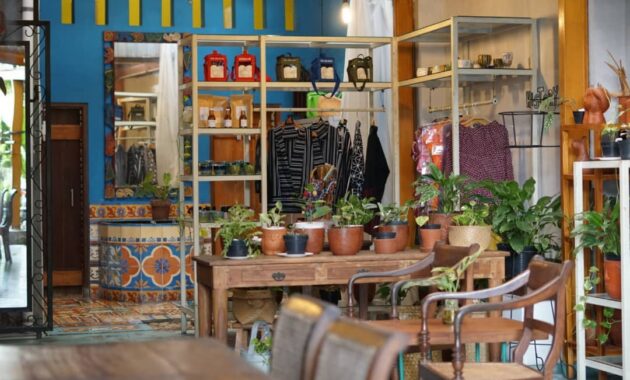 Barang Bareng Store menyediakan beragam souvenir untuk Anda jadika oleh-oleh.