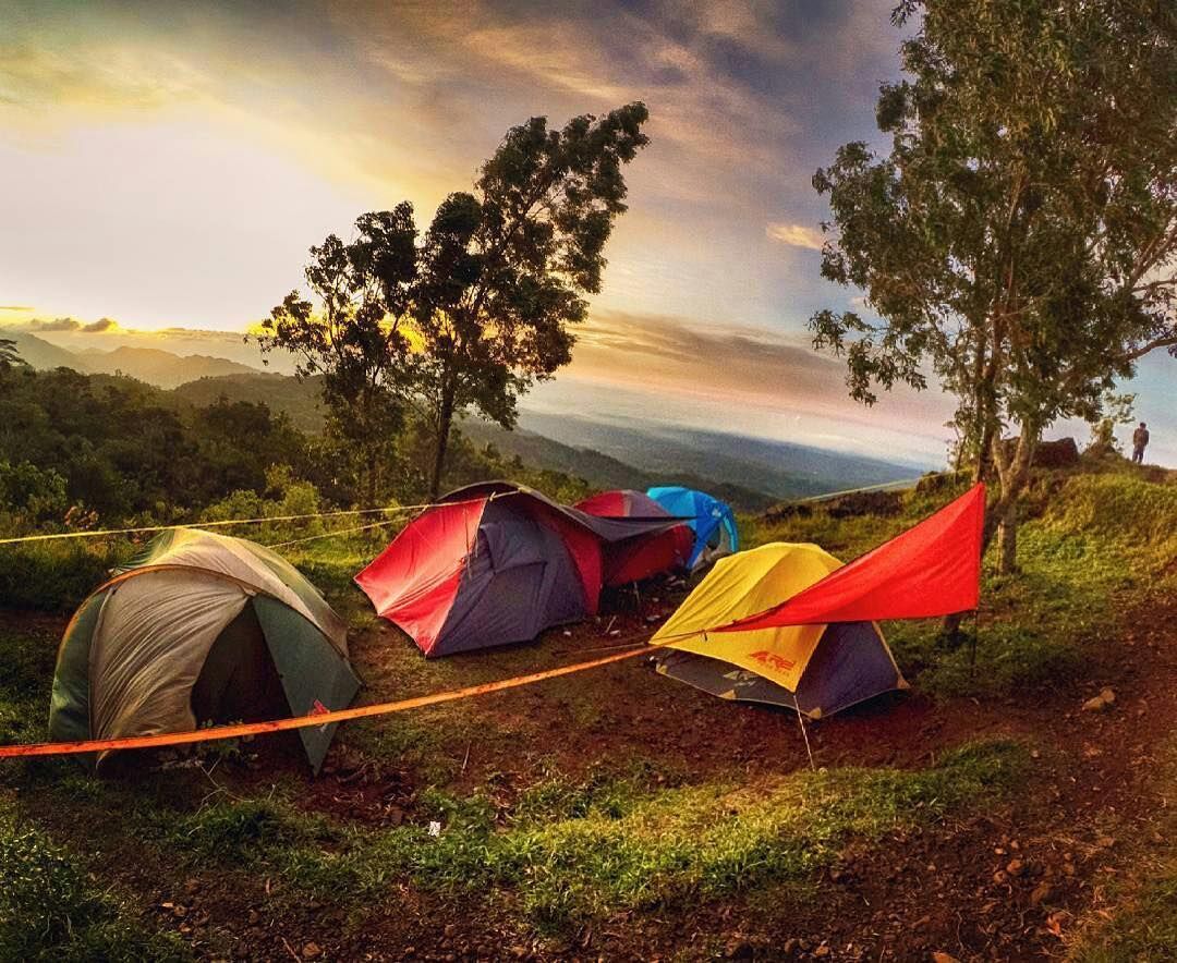 Tempat camping di Gunung Nglanggeran, Sumber: pinimg.com