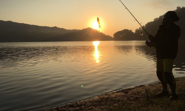 Tempat pemancingan Waduk Sermo. Sumber: cah90anyk.blogspot.com