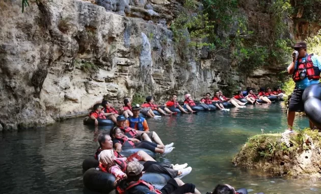 Ilustrasi kegiatan outbound di Pindul Adventure Park. Sumber: justgola.com