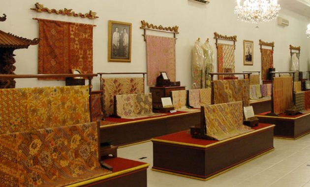 Wisata museum Jogja dengan sejumlah koleksi batik di museum batik Jogja. Sumber: alodiatour.com