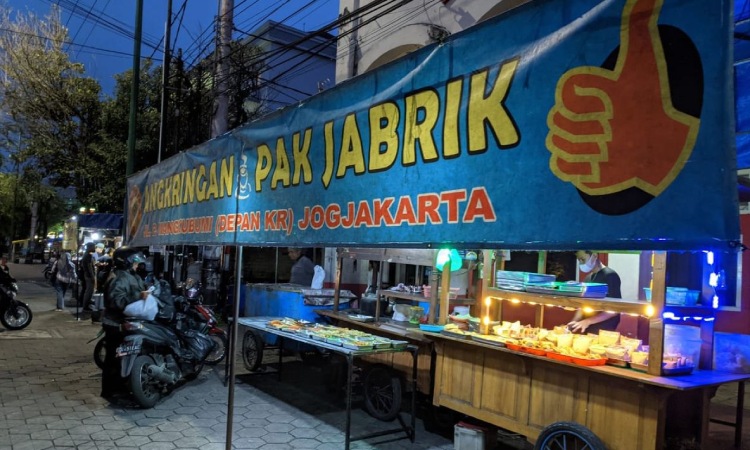 Angkringan Pak Jabrik, Sumber: detik.com