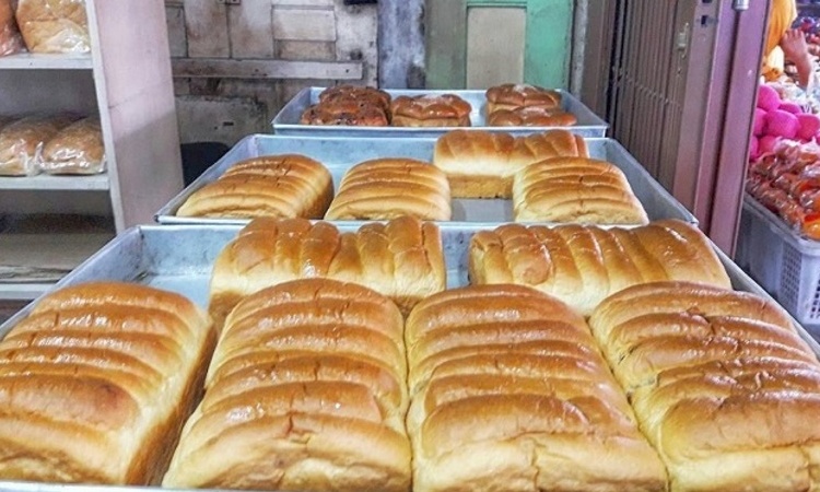 Roti di Djoen Muda, Sumber: travelingyuk.com