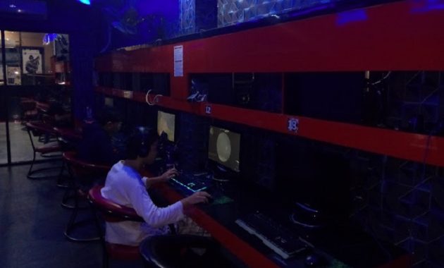 Ruang warnet dari Decade Gamenet Jogja, Sumber: Ardani Saputra