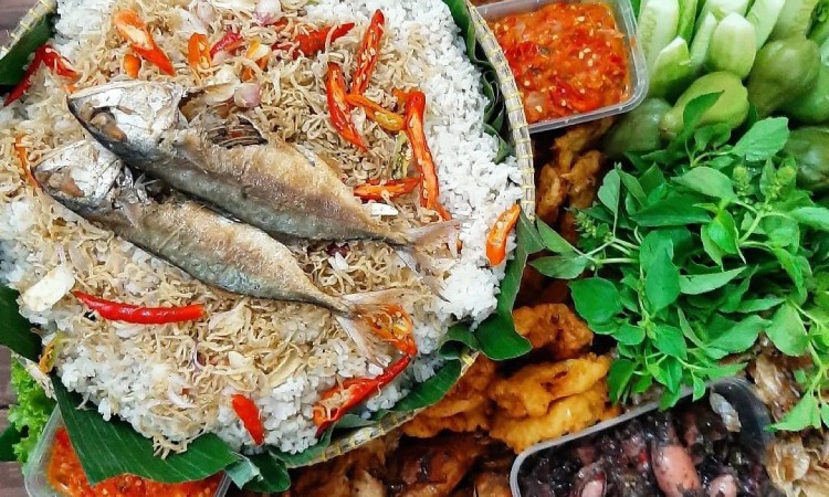 Resto nasi liwet khas Sunda, Sumber: terasjabar.id