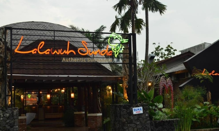 Restoran Lalawuh Sunda, Sumber: gudeg.net