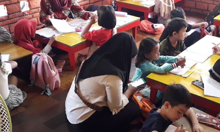 Proses belajar di Les Calistung Anak Hebat “Ahe”, Sumber: google.com