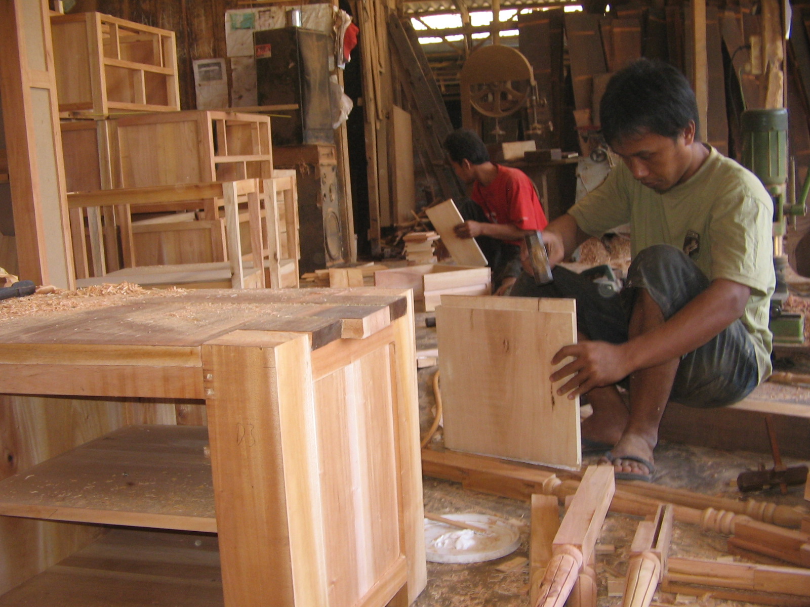 Ilustrasi pusat penghasil kerajinan mebel kayu Krebet, Sumber: bisnis.com