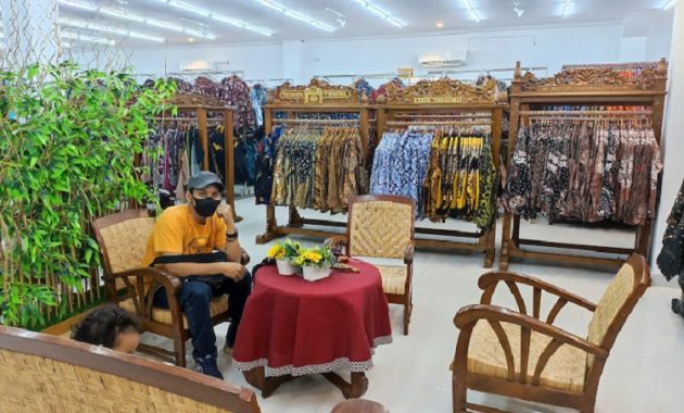 Grosir batik Jogja lengkap dan murah Yudhistira, Sumber: ulasan google maps
