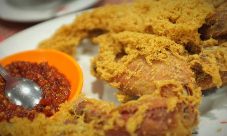 Hidangan di Restoran Ayam Goreng Suharti, Sumber: liputan6.com