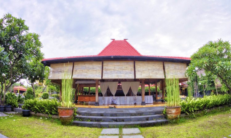 Resto Omah Dhuwur, Sumber: cakrawalanews.co