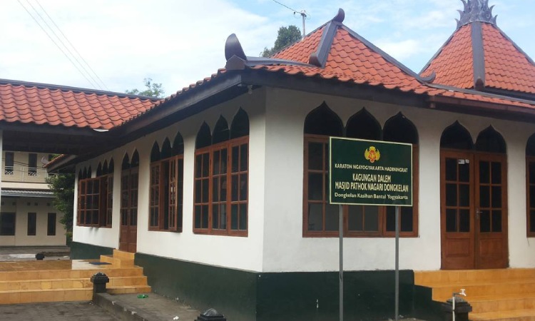 Masjid Pathok Negoro Dongkelan, Sumber: tuguwisata.com