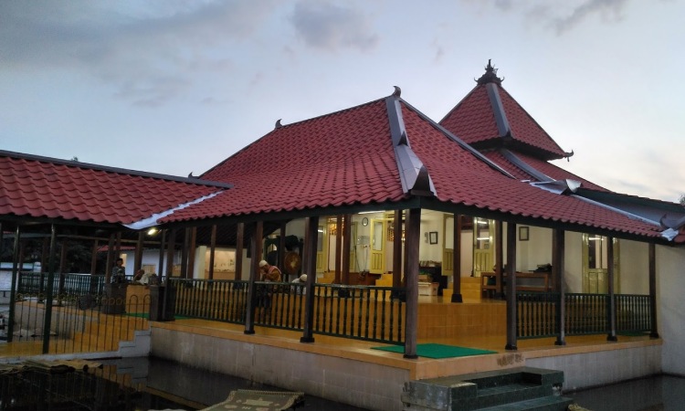 Masjid Plosokuning, Sumber: dipastoria.com