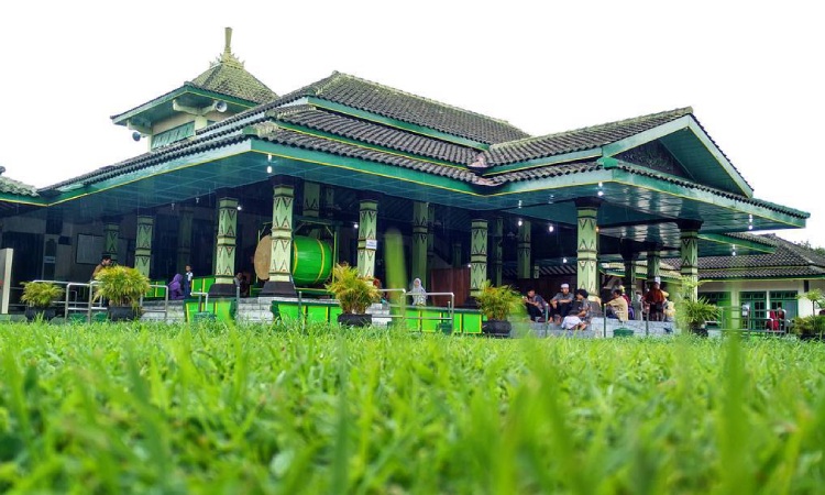 Masjid Wonokromo, Sumber: tuguwisata.com