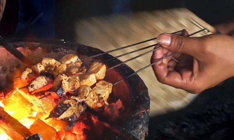 Sate Klathak Daging Kambing Thoyib, Sumber: tstatic.net