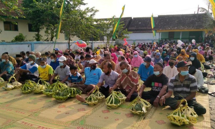 Tradisi Bersih Desa, Sumber: derapjuang.id