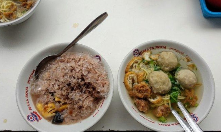 Bakso dan Es Buah PK Pakuningratan, Sumber: tstatic.net