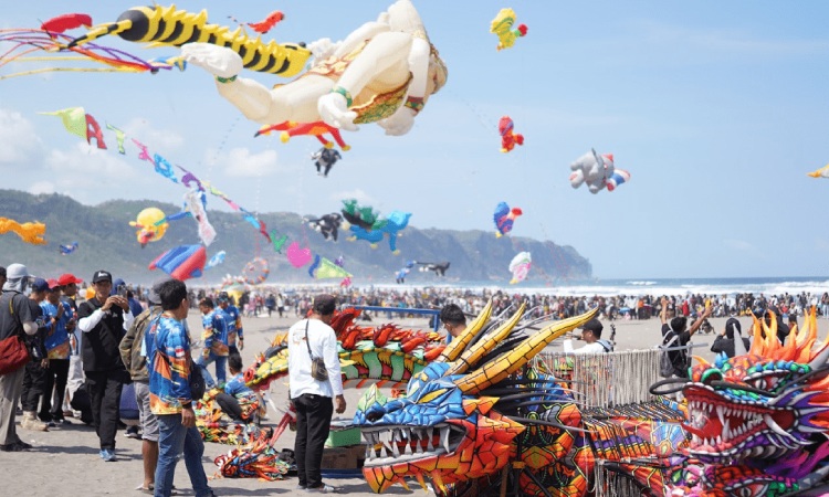 Jogja International Kite Fest, Sumber: kemenparekraf.go.id