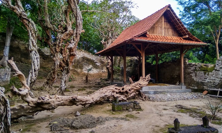 Situs Makam Ratu Malang, Sumber: wikipedia.com