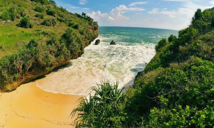 Srakung beach, Sumber: facebook.com