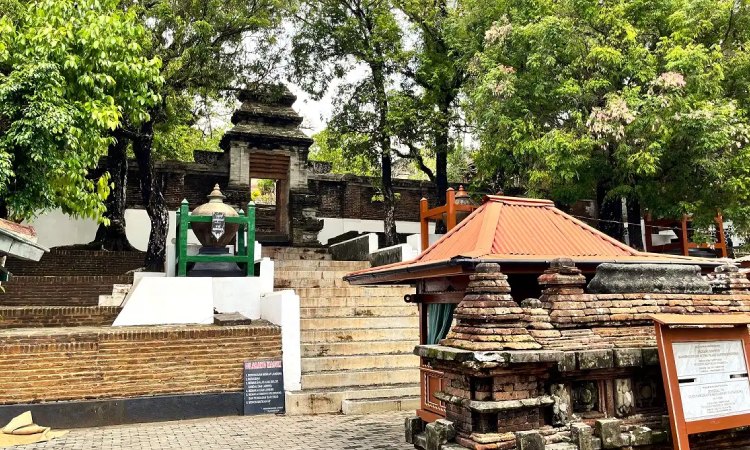 Makam raja imogiri, Sumber: kompas.id