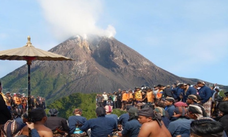 Makna upacara Labuhan, Sumber: bakpiakukustugu.co.id