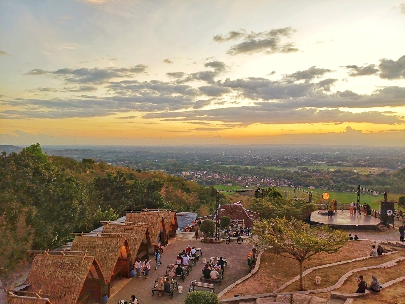 Puncak Sosok Jogja, Melihat Keindahan View Eksotisnya Bersama Orang Tercinta