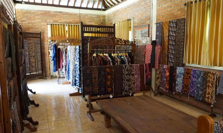 Koleksi batik, Sumber: kompas.com