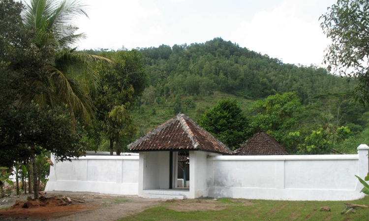 Komplek makam Banyusumurup, Sumber: kemdikbud.go.id