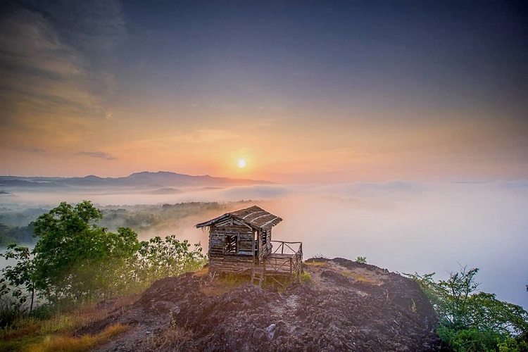 Gunung Ireng, tempatnya menikmati sunrise, Sumber: phinemo.com