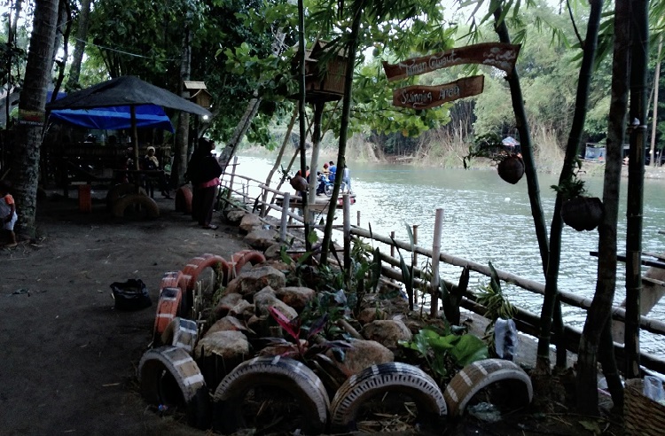 Potret kawasan wisata Glugut, Sumber: xplorewisata.com