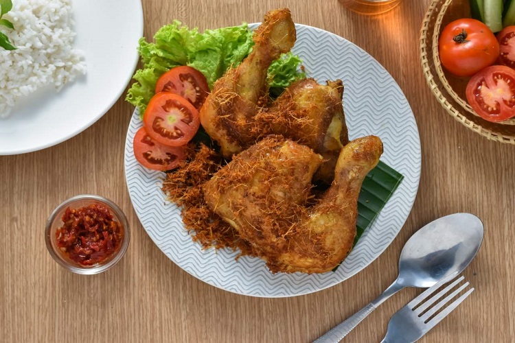 Rekomendasi ayam goreng legendaris Jogja, Sumber: astronauts.id