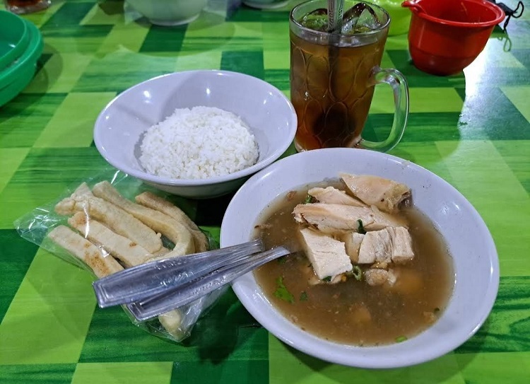 Sop Ayam Pak Min yang terkenal kelezatannya, Sumber: jogja.babad.id