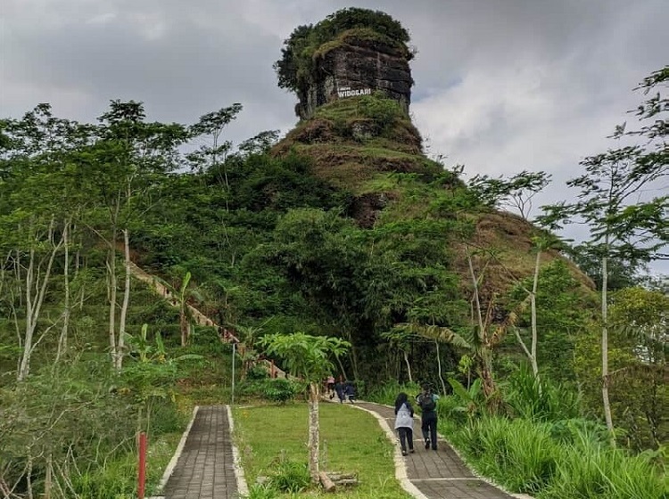 Trekking dan hiking ke Bukit Widosari, Sumber: nativeindonesia.com