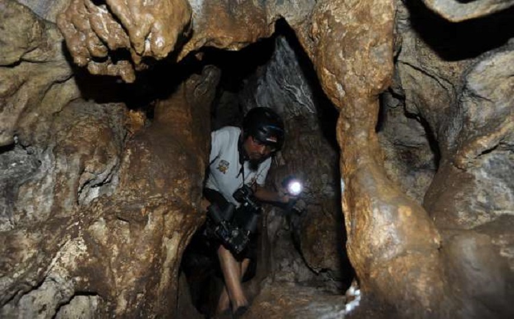 Caving menantang di Goa Gelatik, Sumber: jogjasuper.co.id