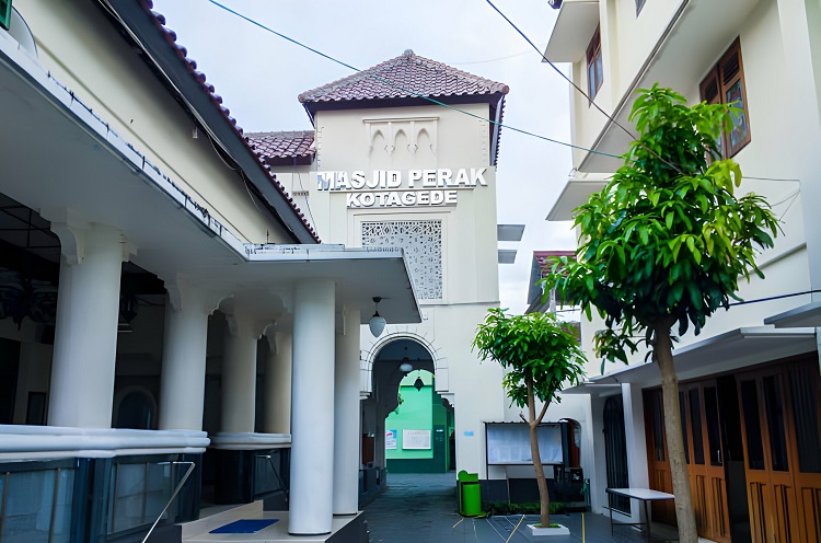 Masjid Perak Kotagede, Sumber: areajogja.wordpress.com