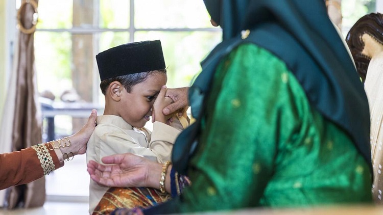 Sopan santun anak tumbuh dari kebiasaan orangtua, Sumber: detik.com