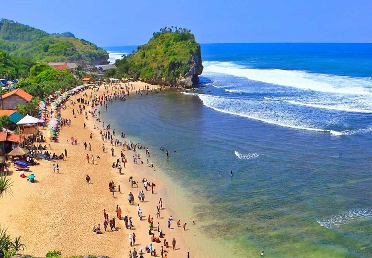 Pantai Indrayanti, Sumber: travel.okezone.com