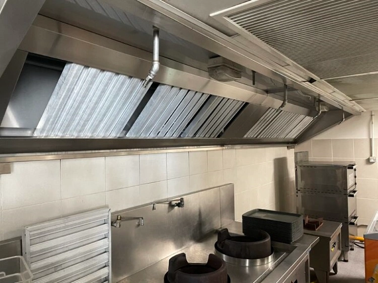 Contoh kitchen hood, Sumber: coolingcareengineering.com.my
