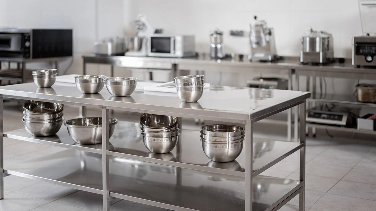 Meja stainless, Sumber: commercialrefrigeration.ie