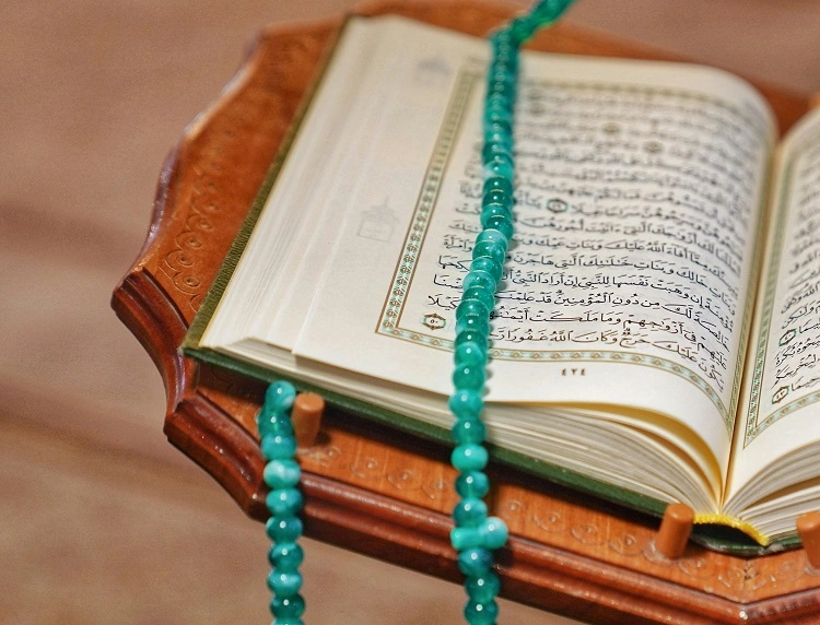 Mengaji untuk menentramkan hati, Sumber: pexels.com