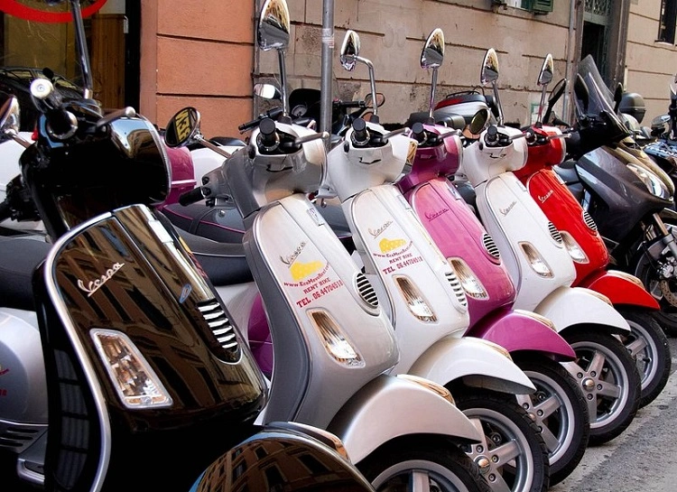 Tempat rental vespa, Sumber: viator.com