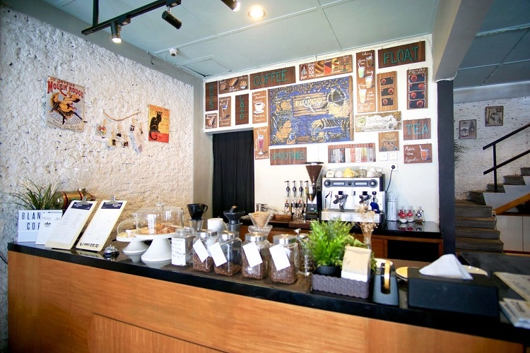 Blanco Coffee and Books, Sumber: pergidulu.com
