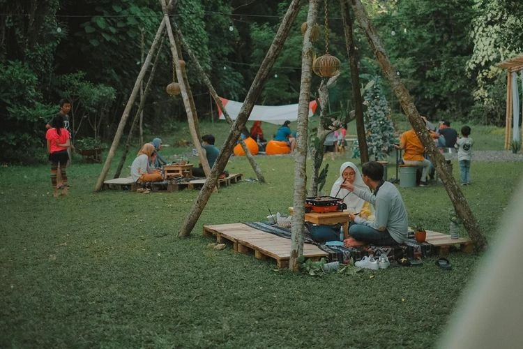 Camp Coffee & Nature, Sumber: travel.kompas.com