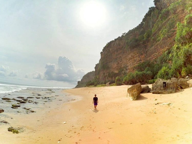 Pantai Watunene Gunungkidul, Sumber: liburmulu.com