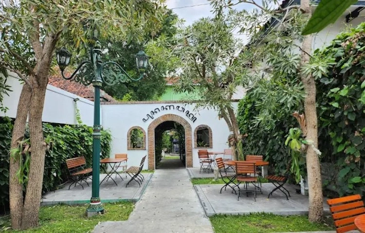 Poenakawan Cafe Resto & Gallery, Sumber: ulasan google