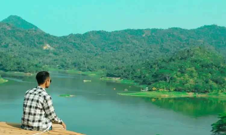 Aktivitas di Bukit Kajang, Sumber: alodiatour.com