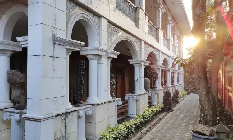 Lokasi Rumah Pesik, Sumber: lovaholiday.com