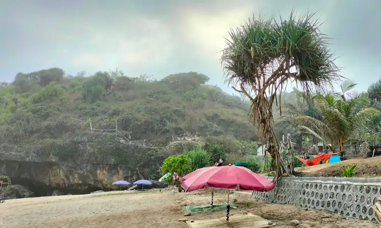 Fasilitas di pantai, Sumber: travelspromo.com