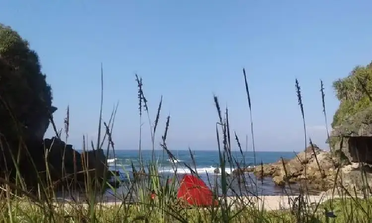 Pantai toroduhan, Sumber: yawisata.com